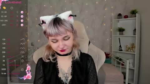 Snapshot of tori_cutie chatting on 10.16.25 Tori online show from 10.16.25