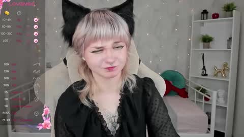 Snapshot of tori_cutie chatting on 10.22.25 Tori online show from 10.22.25