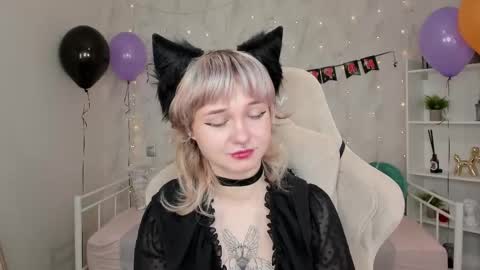 Snapshot of tori_cutie chatting on 10.23.25 Tori online show from 10.23.25