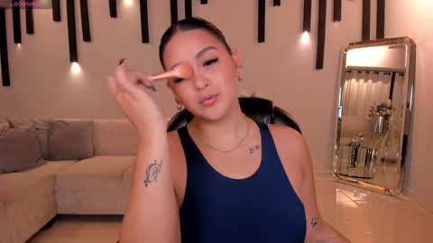 Tori Cross online show from 01.05.25