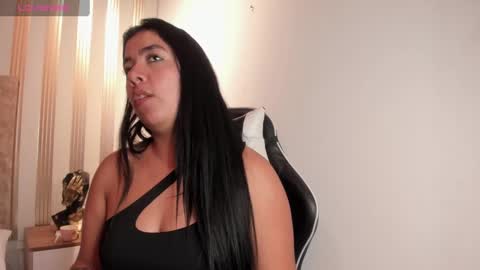 Snapshot of torres_karla chatting on 01.10.25 karla online show from 01.10.25