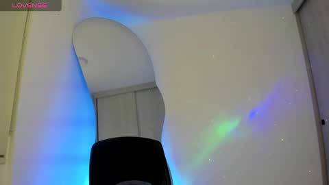 Snapshot of torycooper chatting on 10.26.25 TORY COOPER online show from 10.26.25