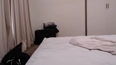 Snapshot of total_aussie_milfs chatting on 10.20.25 Milly online show from 10.20.25