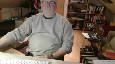 Snapshot of toto758 chatting on 02.15.26 toto758 online show from 02.15.26