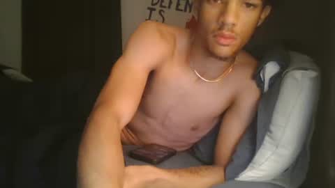 Snapshot of totxxx335 chatting on 09.28.25 totxxx335 online show from 09.28.25