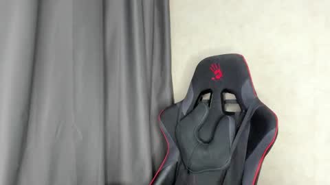 Snapshot of touch_me8 chatting on 01.28.25 Arti online show from 01.28.25