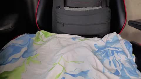 Snapshot of touch_me8 chatting on 10.23.25 Arti online show from 10.23.25