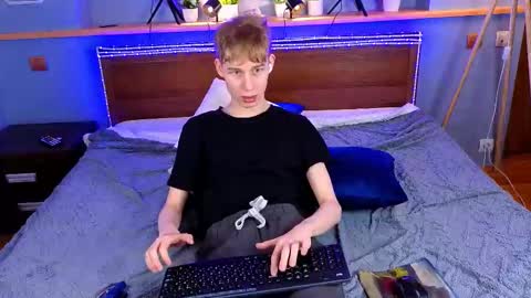 Snapshot of toxicpassion chatting on 02.28.26 Max online show from 02.28.26