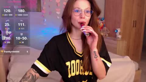 Snapshot of toxkiss chatting on 11.05.25 toxkiss online show from 11.05.25