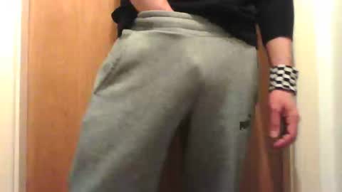 Snapshot of trackielad21 chatting on 09.22.25 trackielad online show from 09.22.25