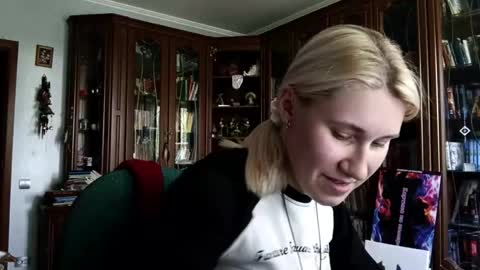Snapshot of tranhardisty chatting on 06.10.26 Lesly online show from 06.10.26