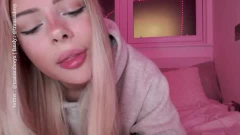 Snapshot of transaubrey chatting on 09.27.25 aubrey 3 online show from 09.27.25