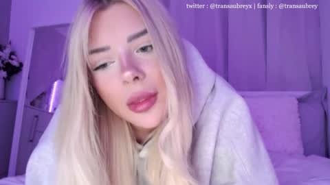 Snapshot of transaubrey chatting on 10.05.25 aubrey 3 online show from 10.05.25