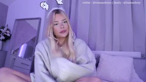 Snapshot of transaubrey chatting on 10.16.25 aubrey 3 online show from 10.16.25