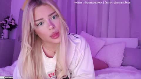 Snapshot of transaubrey chatting on 10.23.25 aubrey 3 online show from 10.23.25