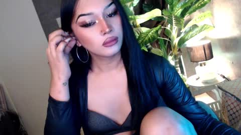 Snapshot of transbadassx chatting on 12.13.24 CLEOPATHRA online show from 12.13.24