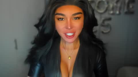 Snapshot of transnextdoor_ chatting on 01.01.25 ALMIGHTY GODDESS VALENTINA online show from 01.01.25