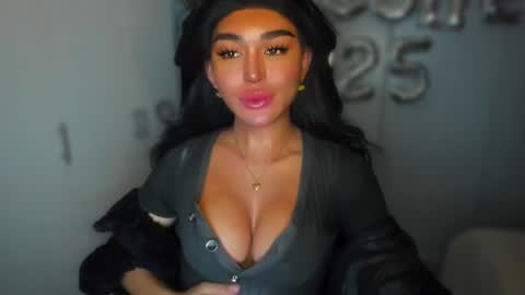 Snapshot of transnextdoor_ chatting on 01.01.25 ALMIGHTY GODDESS VALENTINA online show from 01.01.25