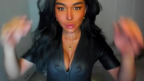 Snapshot of transnextdoor_ chatting on 01.06.25 ALMIGHTY GODDESS VALENTINA online show from 01.06.25