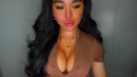 Snapshot of transnextdoor_ chatting on 01.15.25 ALMIGHTY GODDESS VALENTINA online show from 01.15.25