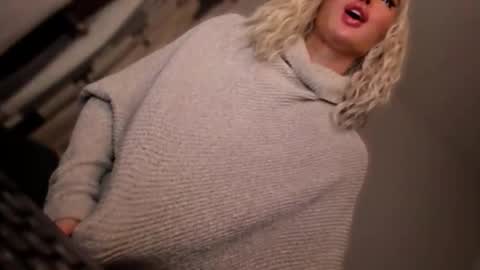 Snapshot of transnextdoor_ chatting on 10.22.25 ALMIGHTY GODDESS VALENTINA online show from 10.22.25