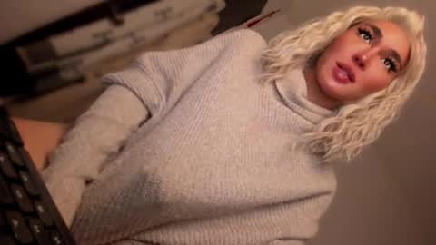 Snapshot of transnextdoor_ chatting on 11.13.25 ALMIGHTY GODDESS VALENTINA online show from 11.13.25