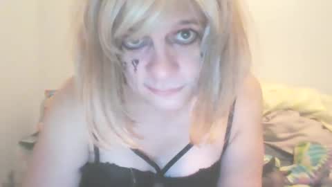 Snapshot of traphouseslutbunny4fun chatting on 12.07.24 traphouseslutbunny4fun online show from 12.07.24