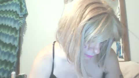 Snapshot of traphouseslutbunny4fun chatting on 12.31.24 traphouseslutbunny4fun online show from 12.31.24