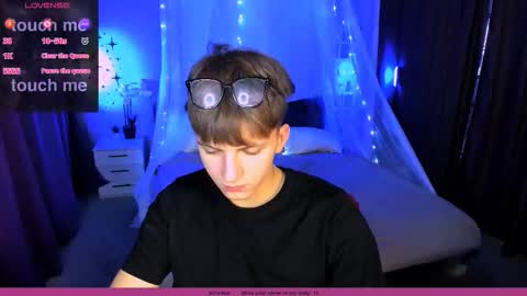 Travis online show from 11.08.25