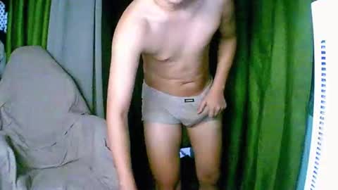 Snapshot of trebz_01 chatting on 12.21.25 trebz_01 online show from 12.21.25