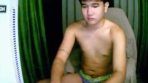 Snapshot of trebz_01 chatting on 12.22.25 trebz_01 online show from 12.22.25