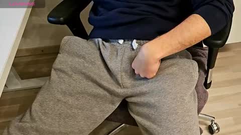 Snapshot of tree1989 chatting on 10.12.25 tree1989 online show from 10.12.25