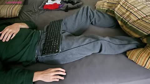 Snapshot of tree1989 chatting on 10.26.25 tree1989 online show from 10.26.25