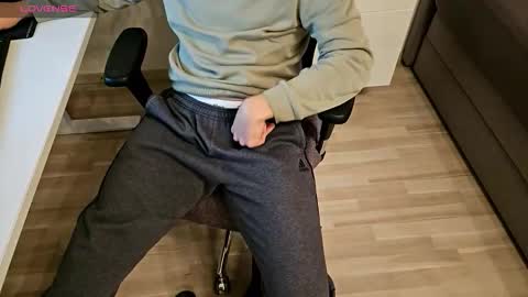 Snapshot of tree1989 chatting on 11.16.25 tree1989 online show from 11.16.25