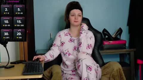 Snapshot of treejeanne chatting on 10.12.25 TreeJeanne online show from 10.12.25