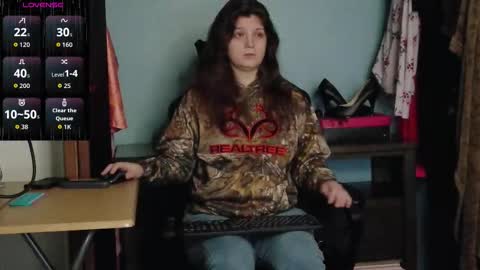 Snapshot of treejeanne chatting on 10.25.25 TreeJeanne online show from 10.25.25