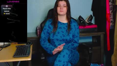 Snapshot of treejeanne chatting on 11.25.25 TreeJeanne online show from 11.25.25