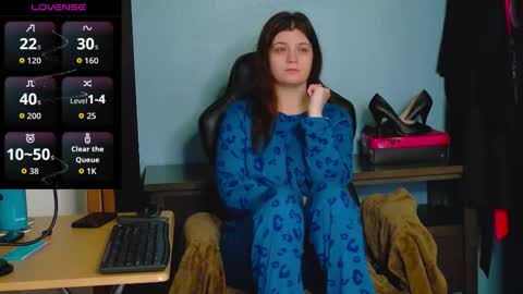 Snapshot of treejeanne chatting on 11.30.25 TreeJeanne online show from 11.30.25