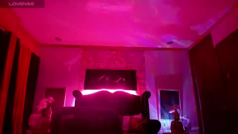 Snapshot of tremendouscockdestroyer chatting on 12.27.24 Jade online show from 12.27.24