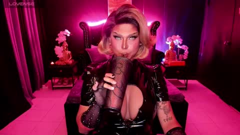 Snapshot of tremendouscockdestroyer chatting on 01.08.25 Jade online show from 01.08.25