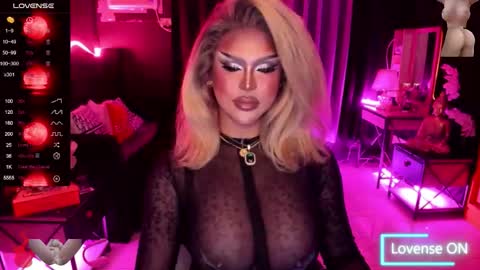 Snapshot of tremendouscockdestroyer chatting on 10.11.25 Jade online show from 10.11.25