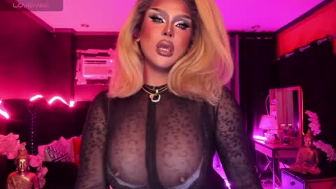 Snapshot of tremendouscockdestroyer chatting on 10.25.25 Jade online show from 10.25.25