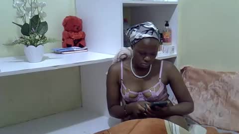 Snapshot of trendybooty chatting on 09.20.25 tendybooty online show from 09.20.25