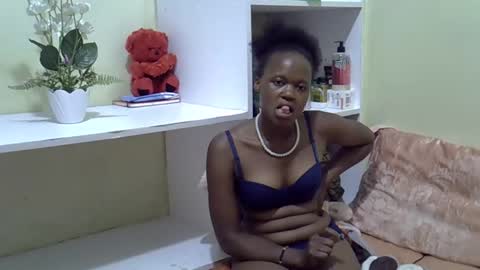 Snapshot of trendybooty chatting on 09.20.25 tendybooty online show from 09.20.25