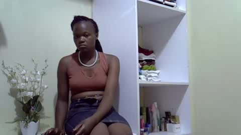 Snapshot of trendybooty chatting on 10.23.25 tendybooty online show from 10.23.25