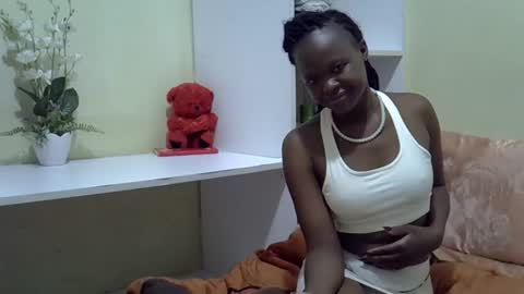 Snapshot of trendybooty chatting on 10.27.25 tendybooty online show from 10.27.25