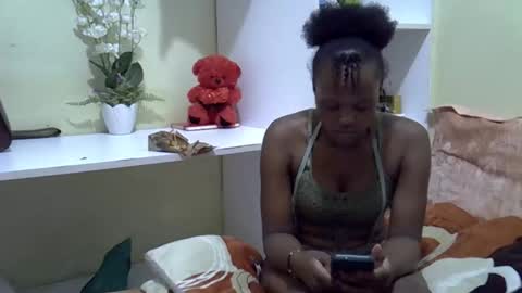 Snapshot of trendybooty chatting on 11.01.25 tendybooty online show from 11.01.25