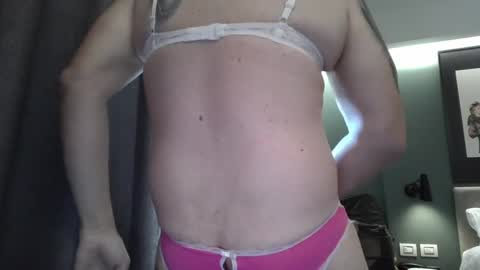 triciawu22 online show from 04.08.26