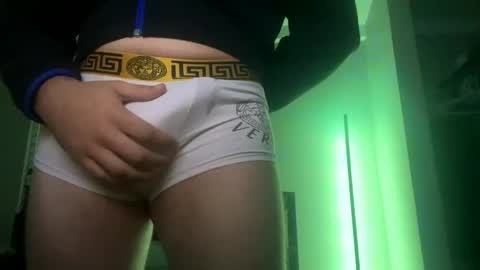 Snapshot of tricklydickly2 chatting on 12.04.24 tricklydickly2 online show from 12.04.24