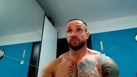 Snapshot of tridentmuscles chatting on 10.10.25 tridentmuscles online show from 10.10.25